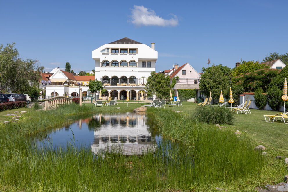 Der Teich im Privathotel Das Schmidt Garten; © Manfred Sodia Photography