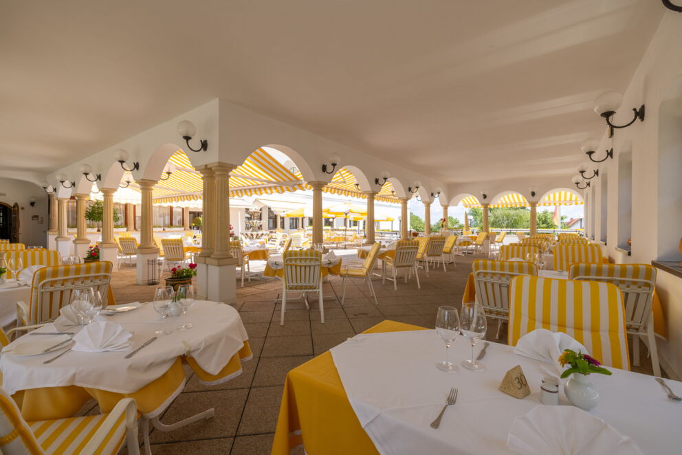 Terrace of the Hotel Das-Schmidt in Mörbisch on Lake Neusiedl © Manfred Sodia Photography