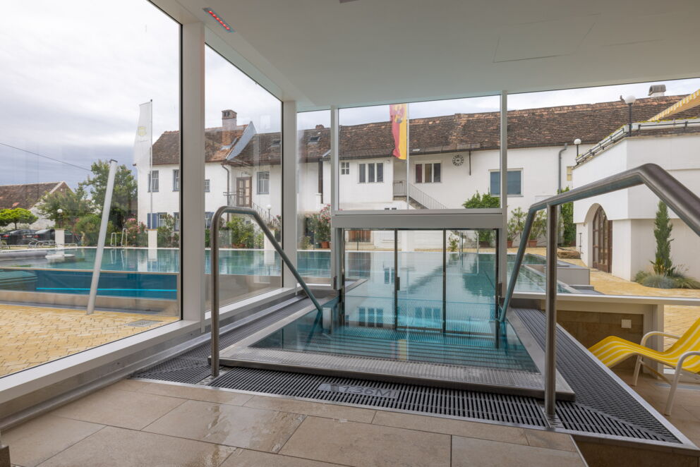 Eingang zum Außenpool Bereich des Hotels Das-Schmidt in Mörbisch am Neusiedler See