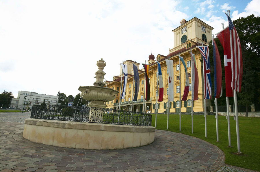 Blick auf Schloss Esterhazy in Eisenstadt, eines der schönsten Barockschlösser Österreichs