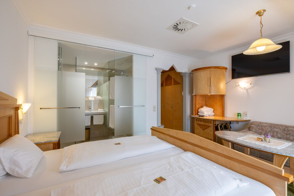 Das neue modern ausgestattete Zimmer im Hotel Das Schmidt in Mörbisch;  © Manfred Sodia Photography