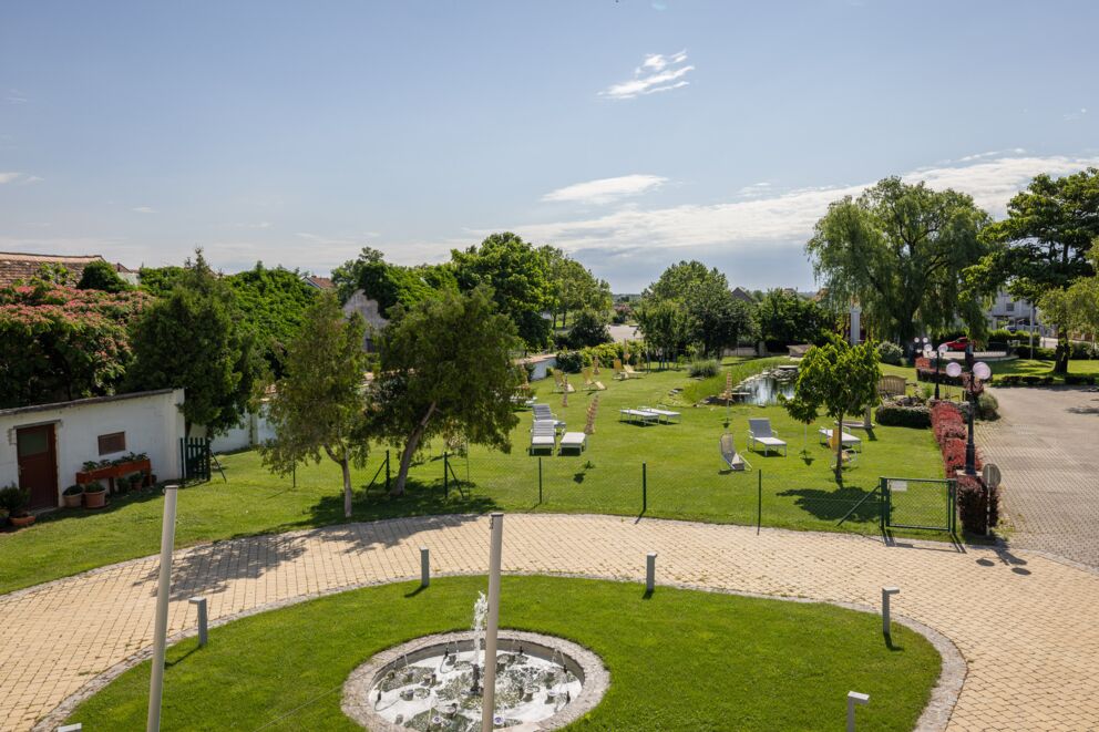 Entspannung pur auf der Gartenterrasse bei Ihrem Wohlfühlurlaub im Burgenland © Manfred Sodia Photography